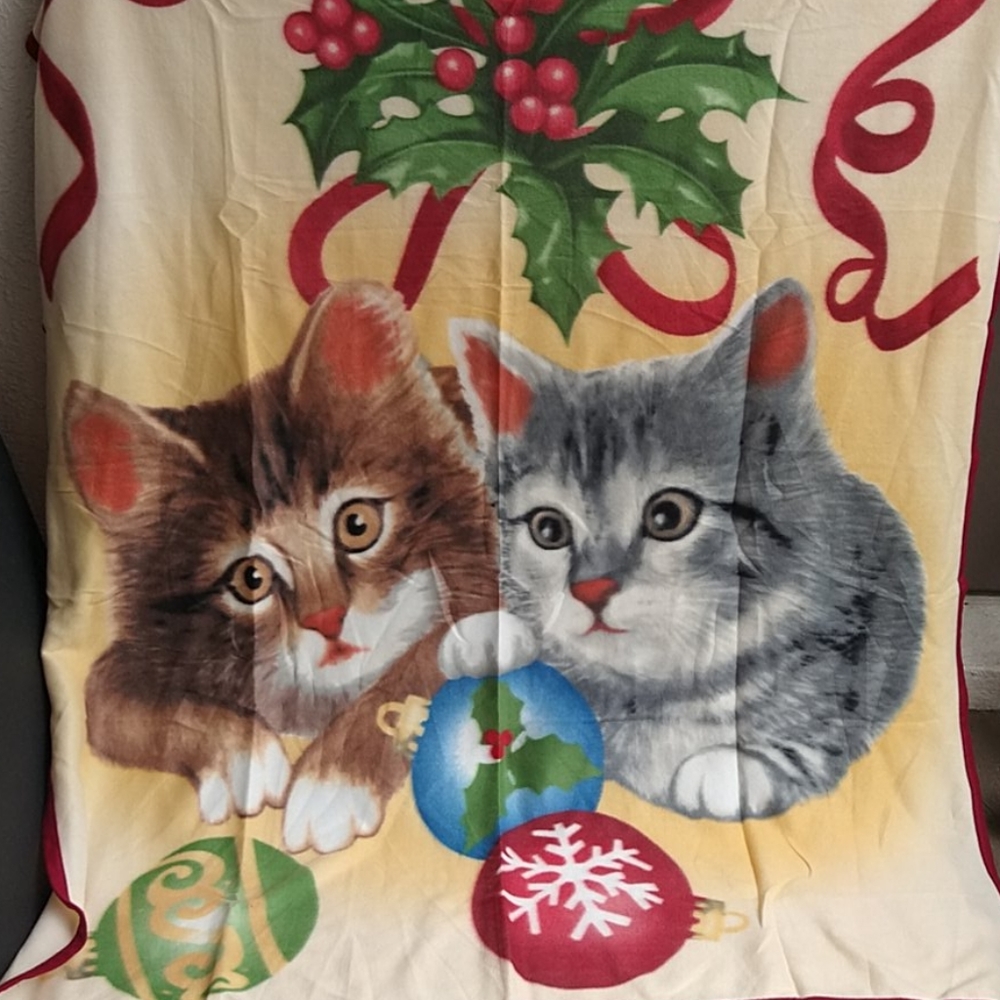 Cuddly Holiday Kitten Fleece Throw 50x64 NWOT